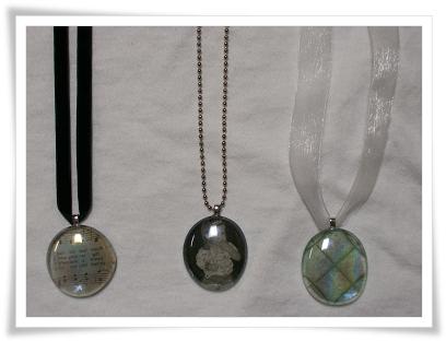 Personalized_Glass_Pendant_Necklaces_2